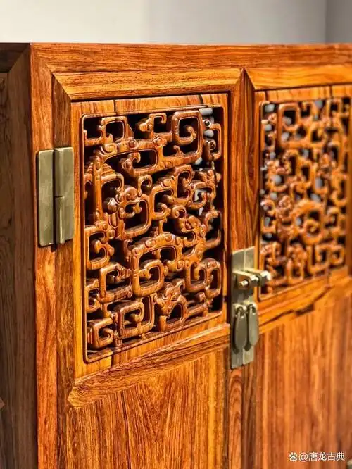 如果在众多的明清家具中,选择一款精美的柜子,那么一定是这款经典的