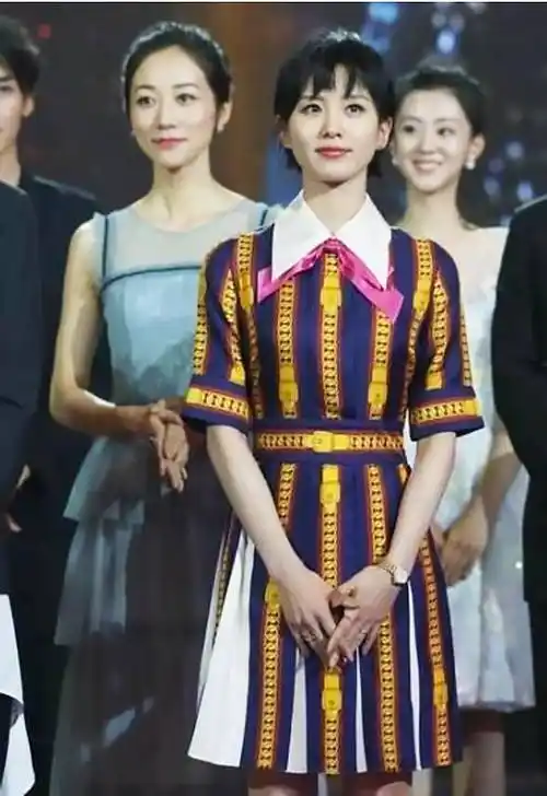 刘诗诗穿2万块的裙子,气质竟输给了身边的韩雪!穿对风格真的太重要了!