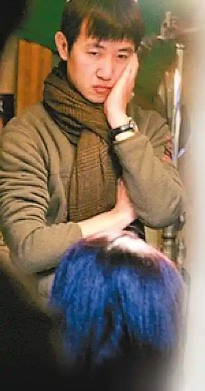 昨日鄢颇首次接受香港文汇报独家专访,向记者吐露近况