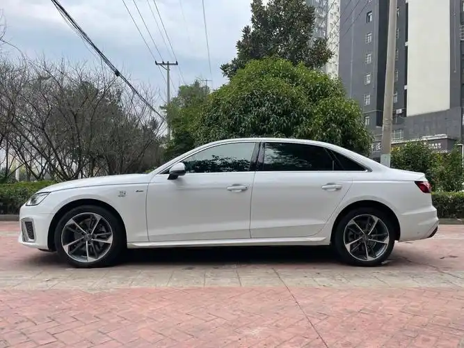 黄石2021年8月奥迪奥迪a4l2020款40tfsi时尚动感型白色手动挡