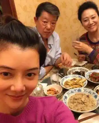 车晓:妈妈是王丽云,爸妈复婚是我的心愿,妈妈催婚是我的烦恼_女儿