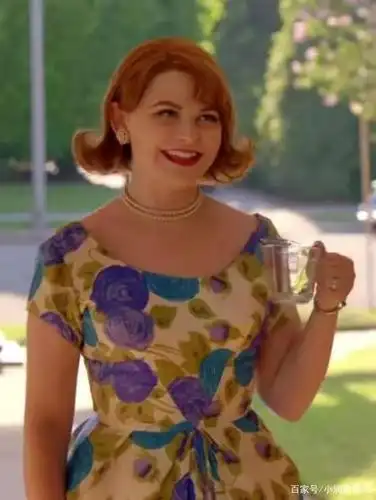 看完《致命女人》后发现:比剧情更好看的是里面女主的复古穿搭