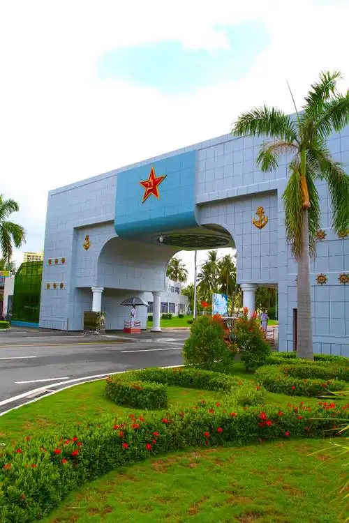 官媒曝光南海舰队三亚榆林军港内景712