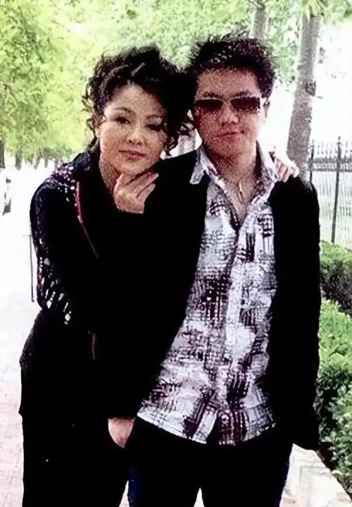 56岁的于小慧:经历过一次失败的婚姻,婚后独自一人照顾儿子