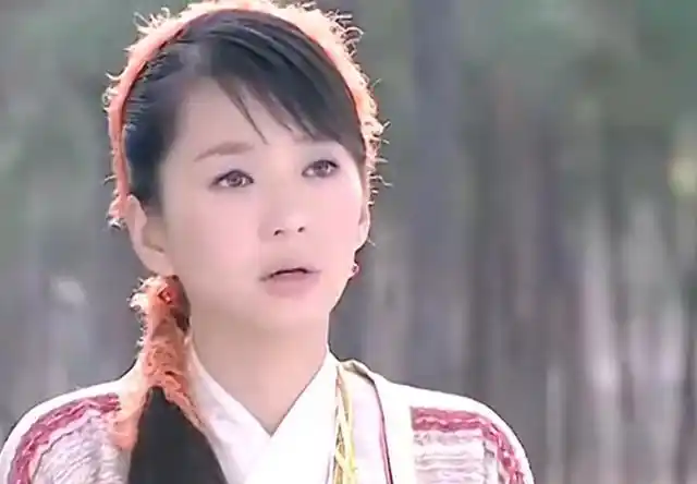 蔡君茹在电视剧《聊斋志异2之婴宁》饰演婴宁,该剧由《莲香》,《胭脂