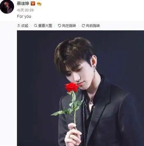 蔡徐坤粉丝破800万,发福利晒帅照手持玫瑰魅力十足