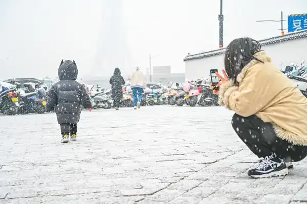 郑州下雪了小时候的下雪天你是不是这样过的看完不许哭