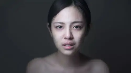 为了保护女孩的隐私,故事和照片都是随机分配的2.