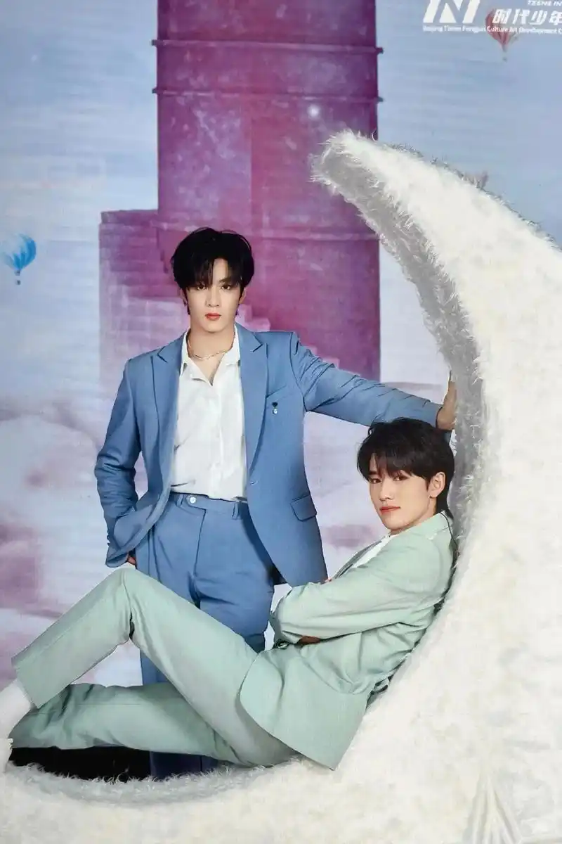 宋亚轩#刘耀文#文轩 这么多照片,刘文唯一笑,还不是对着我 - 抖音