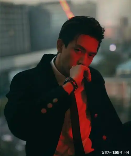 韩商言又回来了!李现黑色风衣,眼神杀霸气又温柔