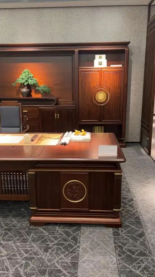 一款沉稳大气的新中式老板桌,一间有内涵的办公室,是不是你们的心之所