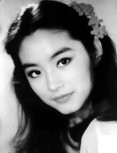 林青霞,台湾著名电影女演员,祖籍山东莱阳,1954年11月3日出生于台北三