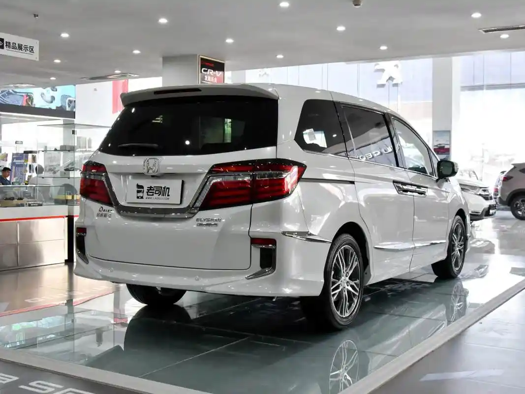 本田艾力绅大七座布局,配2.0l油电混合,油耗5.9l,一车多能!