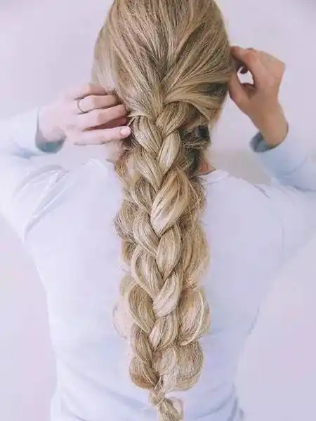 发型唯美鱼骨辫由简到繁很容易哦