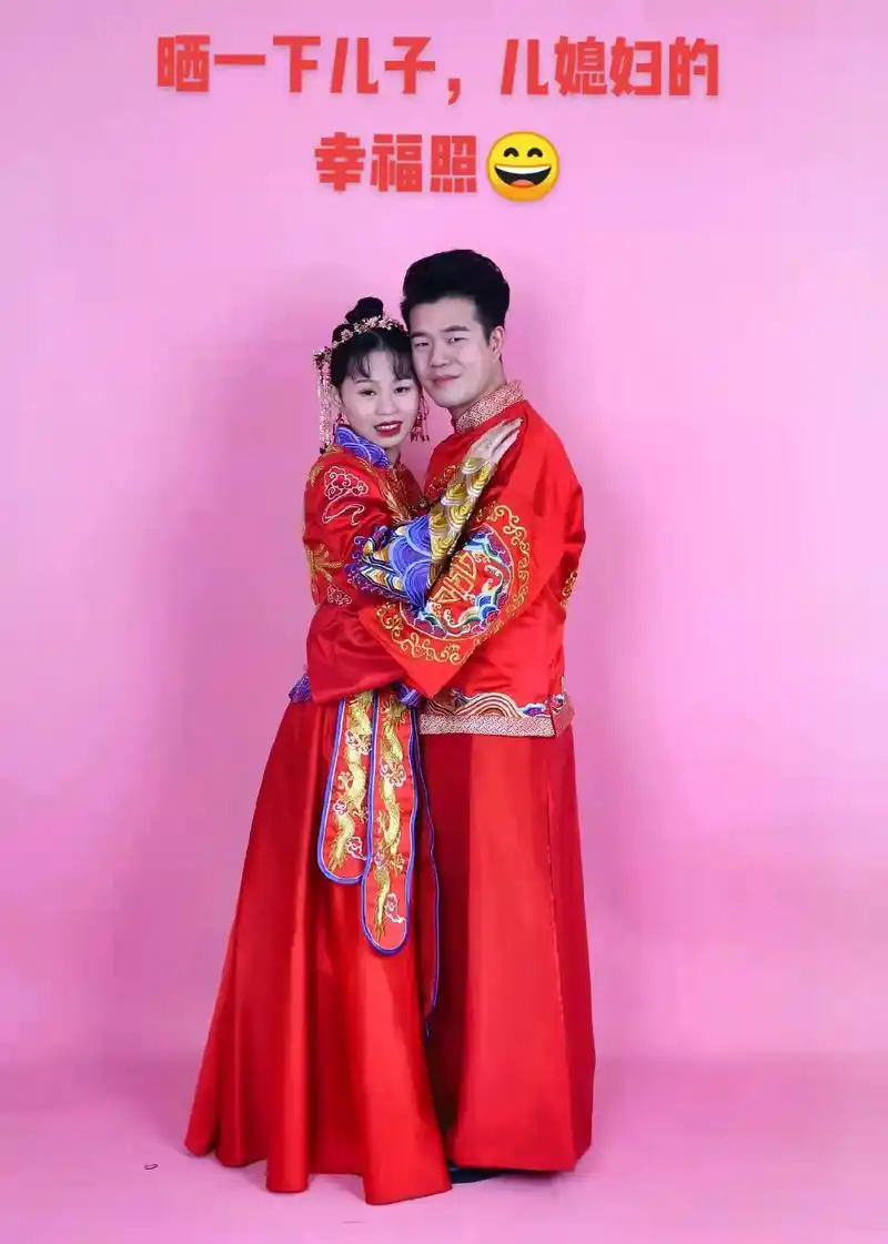 晒一下小儿子小媳妇的幸福新婚照,婚期定在正月初八