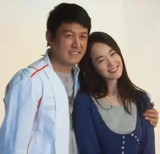 美女演员左小青出道以来绯闻不断如今46岁仍靠身材吸睛