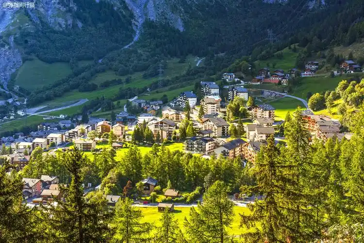 原创瑞士最治愈的温泉小镇雪山环抱宛如仙境疫情过后去一趟吧