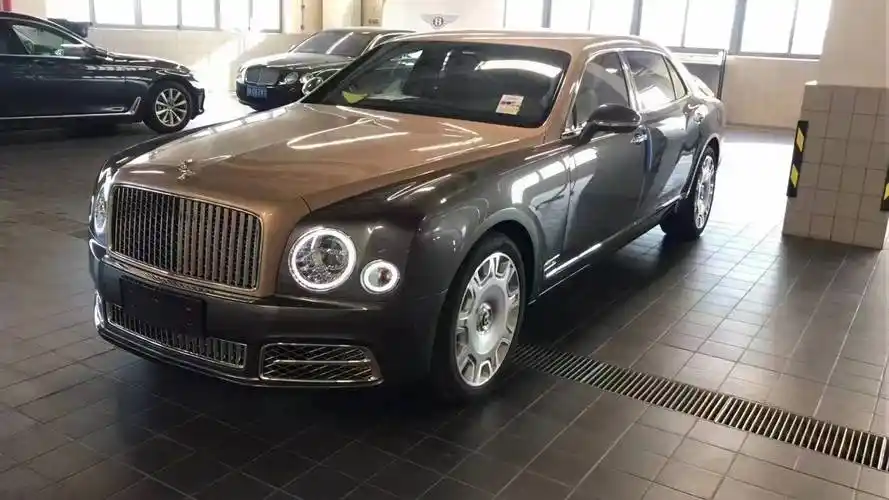 宾利旗舰慕尚ewb 四座加长版,双拼外观搭配