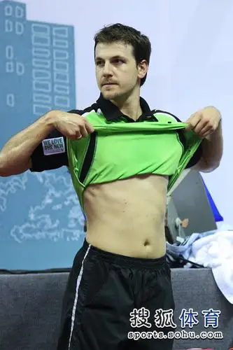 组图波尔中乒赛全力以赴换球衣身材尽显无疑