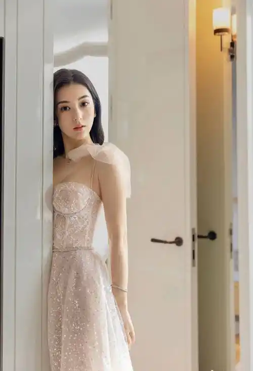 网友:女神真的好漂亮_照片_几张_方媛