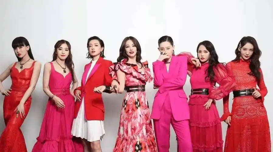 《浪姐》万茜的舞台比喻,过于人间清醒,李斯丹妮却觉得太沉重_姐姐