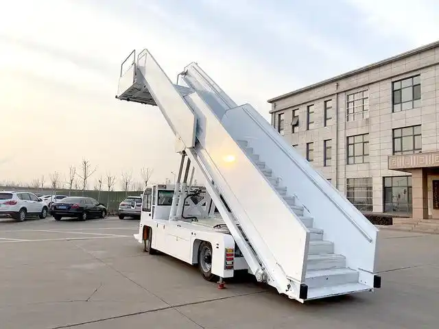 旅客登机梯(内燃式)tdhkt58f该类设备主要用途是接送旅客上下飞机,以