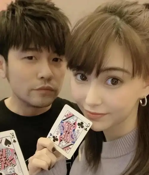 回顾昆凌:嫁大14岁歌手周杰伦,婚后生三胎,今一家五口其乐融融