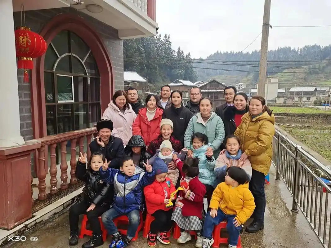 三代同堂,今年总算齐了,愿父母健康长寿,愿我们的生活越来越好 - 抖音