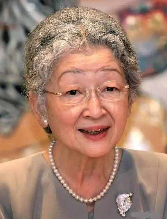 明仁因爱选择美智子日本皇室并不在乎婆婆只要求她达到这一点