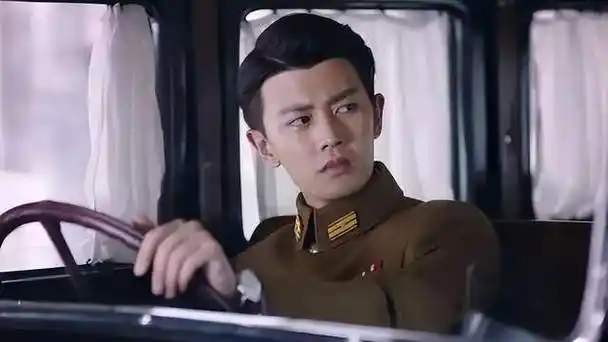 任嘉伦02这与上世纪四十年代的人物太不相符,实在不忍直视.