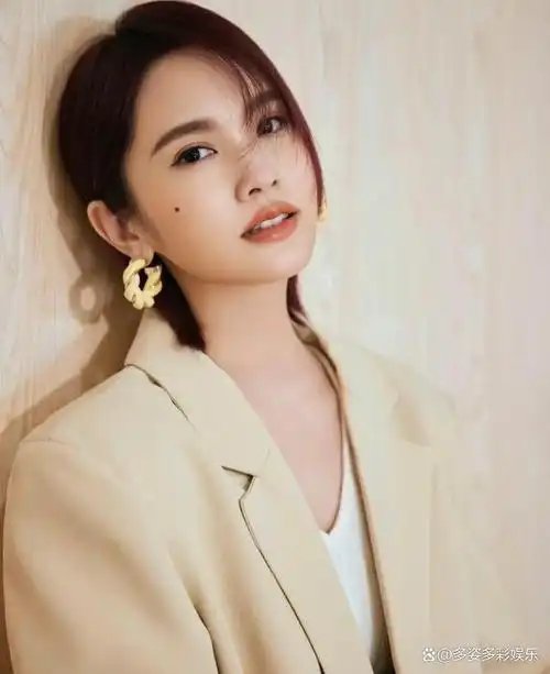 李荣浩原唱的年少有为杨丞琳不敢评论因为是写给前女友的歌