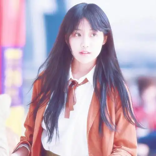 李艺彤头像拿图点赞