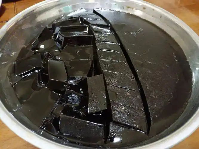 夏天不可少的一种黑凉粉