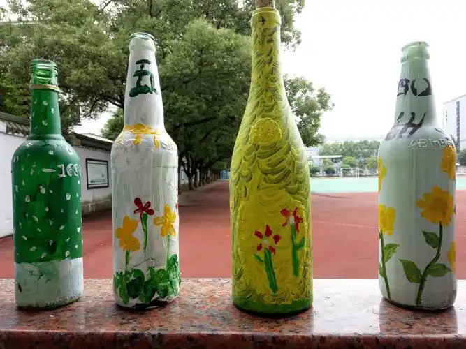 四年级课堂彩绘玻璃瓶