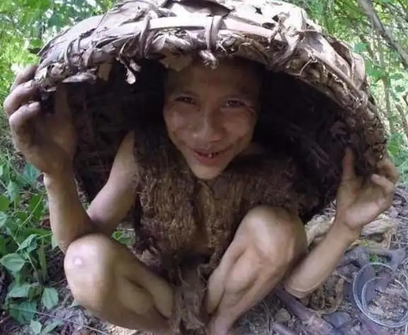 父子生活在无人区,不知还有女人,真实版山顶洞人,现状如何?