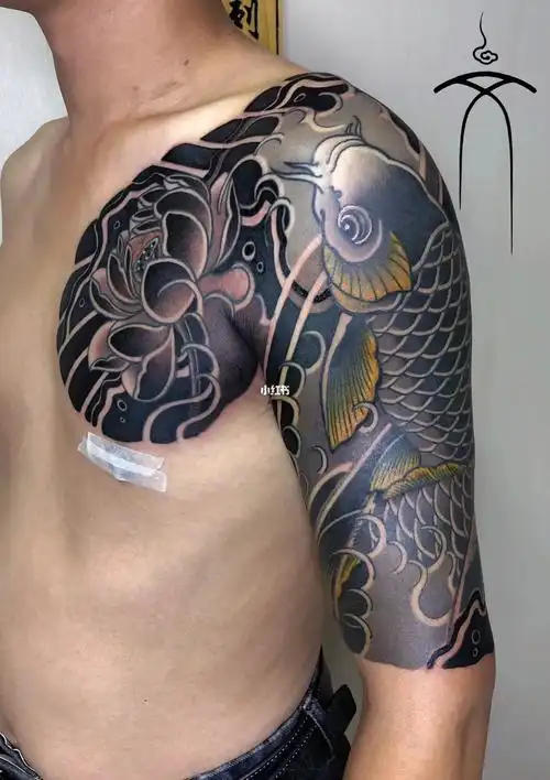 沈阳纹身  #锦鲤  #老传统  #荷花  #文晟刺青 #半甲 #半甲纹身