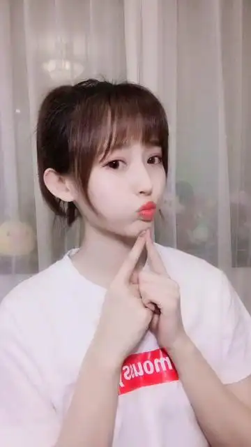 头头拍拍肩肩拍拍头肩拍拍原来微视可以添加贴纸呢有意思