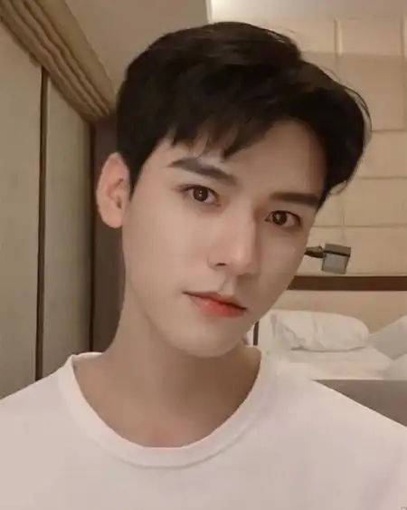 都不用看到正脸,你就知道他一定是个帅哥!