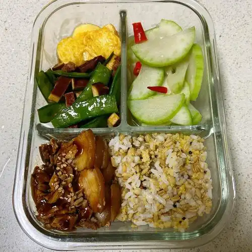 工作日尽量自己带饭的三素一荤