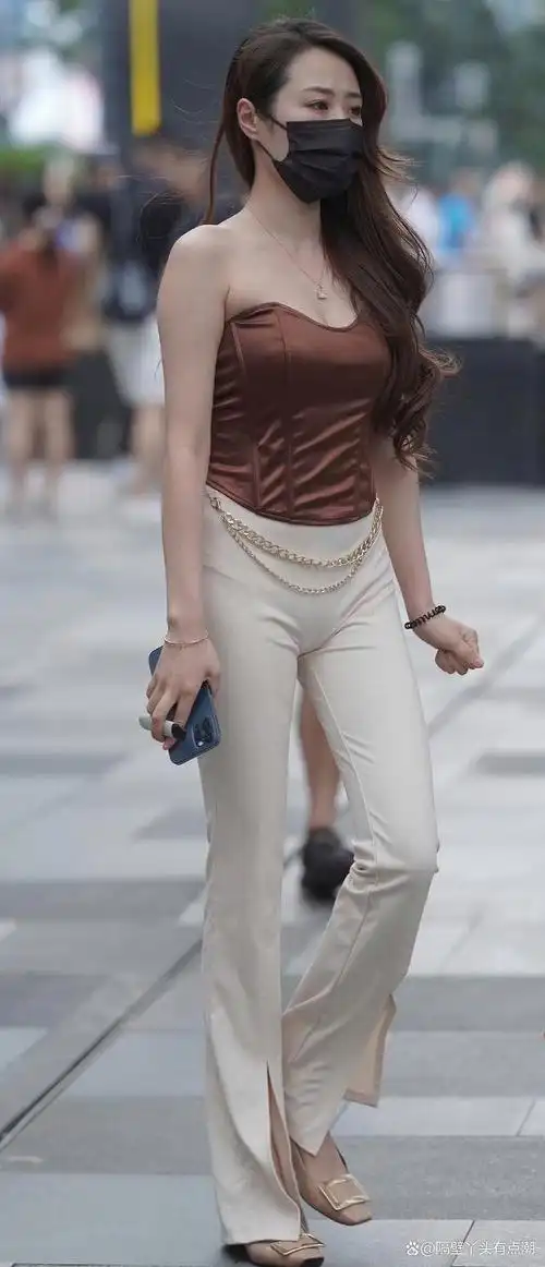 身材高挑挺拔,都市时尚达人搭配,魅力超群!