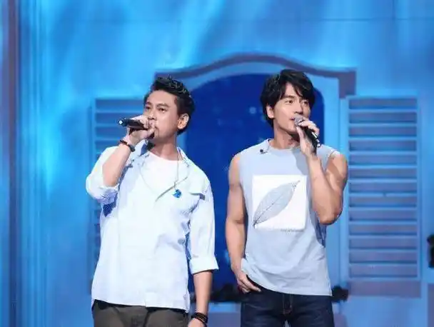 原创言承旭与小20岁沈月演情侣看到两人吻戏后网友像极了父女