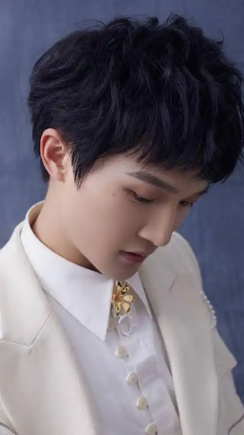 歌手周深,空灵的歌喉,最爱他唱的歌曲《大鱼》