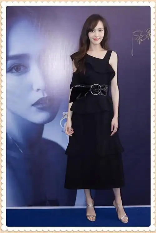 唐嫣裙子厉害86斤体重勒出小肚腩网友看起来好壮