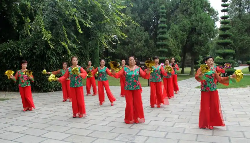 淮阳县老干部夕阳红健身队广场舞跳出快乐好心情