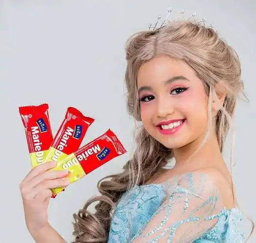 原创柬埔寨最美公主9岁了从小出道当模特化浓妆穿皮裤秀细腰