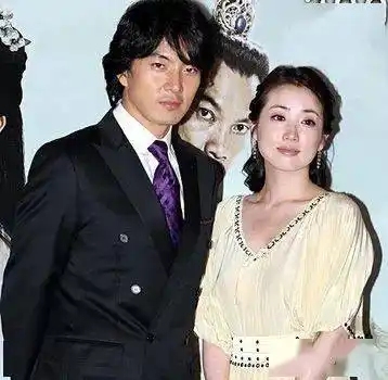 宋一国经常说,三胞胎遗传了妈妈的高智商,聪明到自己拿他们根本没