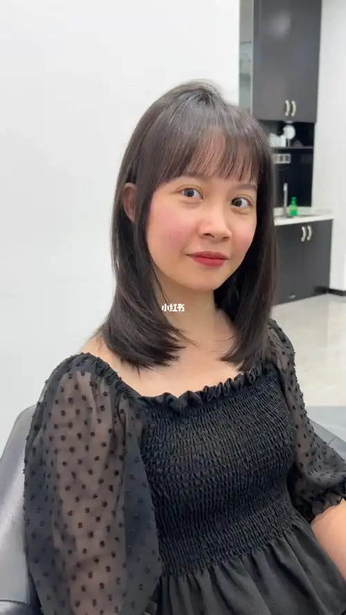 高额头女生发型推荐