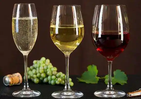 倒红酒倒多少才正确图片,红葡萄酒1/3而白葡萄酒2/3千万别满上