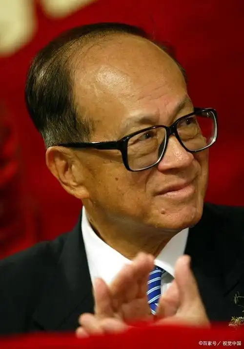 李嘉诚#近日,95 岁的李嘉诚先生罕见地接受了新加坡媒体的采访,回忆