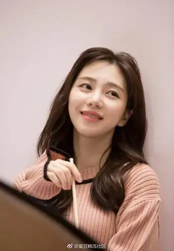 权珉娥饰演的角色为中央警察局的巡警,非常喜欢身份地